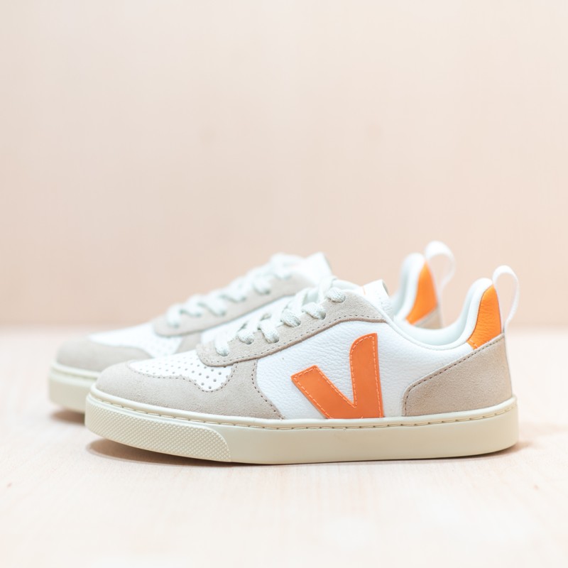 VEJA Small V-10 Laces Extra White Fury Almond