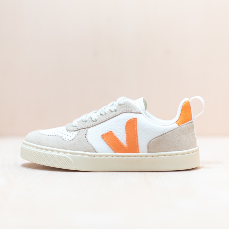 VEJA Small V-10 Laces Extra White Fury Almond