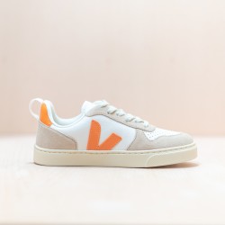 VEJA Small V-10 Laces Extra White Fury Almond