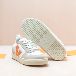 VEJA Small V-10 Laces Extra White Fury Almond