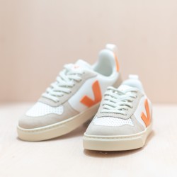 VEJA Small V-10 Laces Extra White Fury Almond